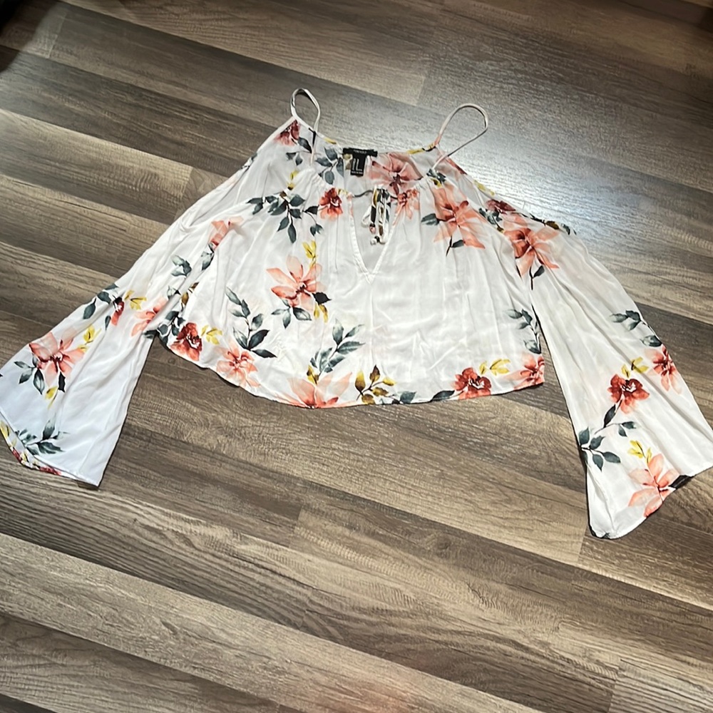 FOREVER 21 SLEEVELESS CUT OUT SHOULDERS FLORAL PRINT TOP-SIZE M